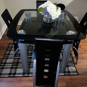 Ultra-modern styling is executed flawlessly in the
design of this Pub Table.